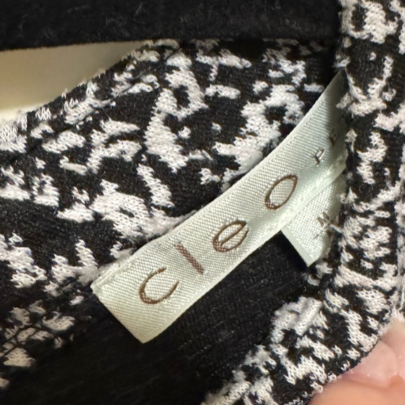 CLEO Plaid Textured Shell Top Size M🤍 - Picture 3 of 8